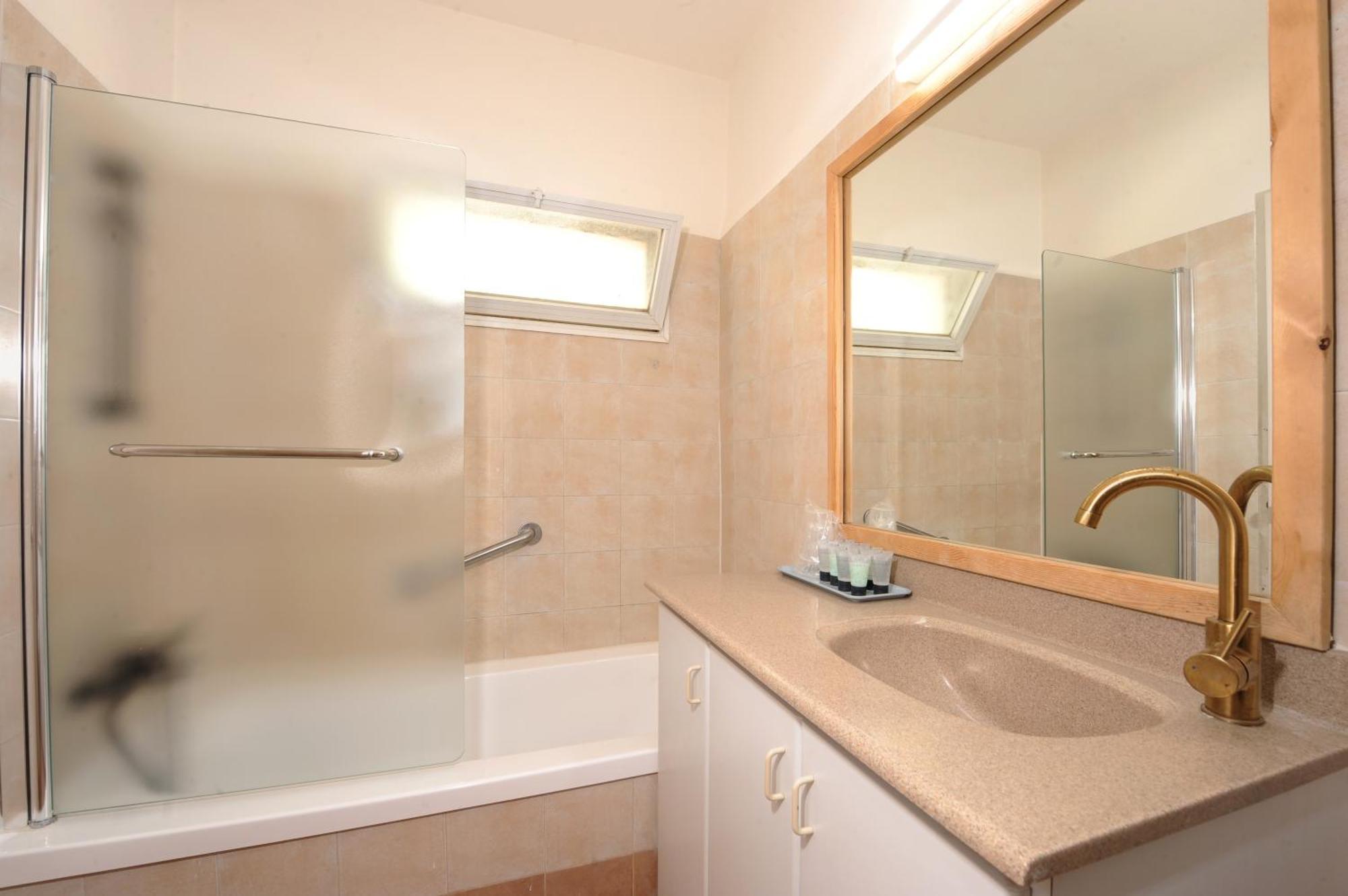 Almog Hotel