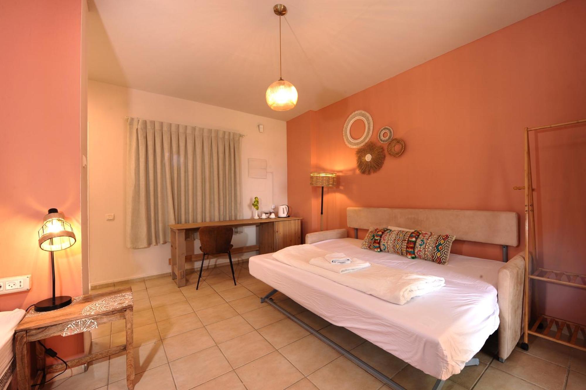 מלון Almog Hotel אלמוג