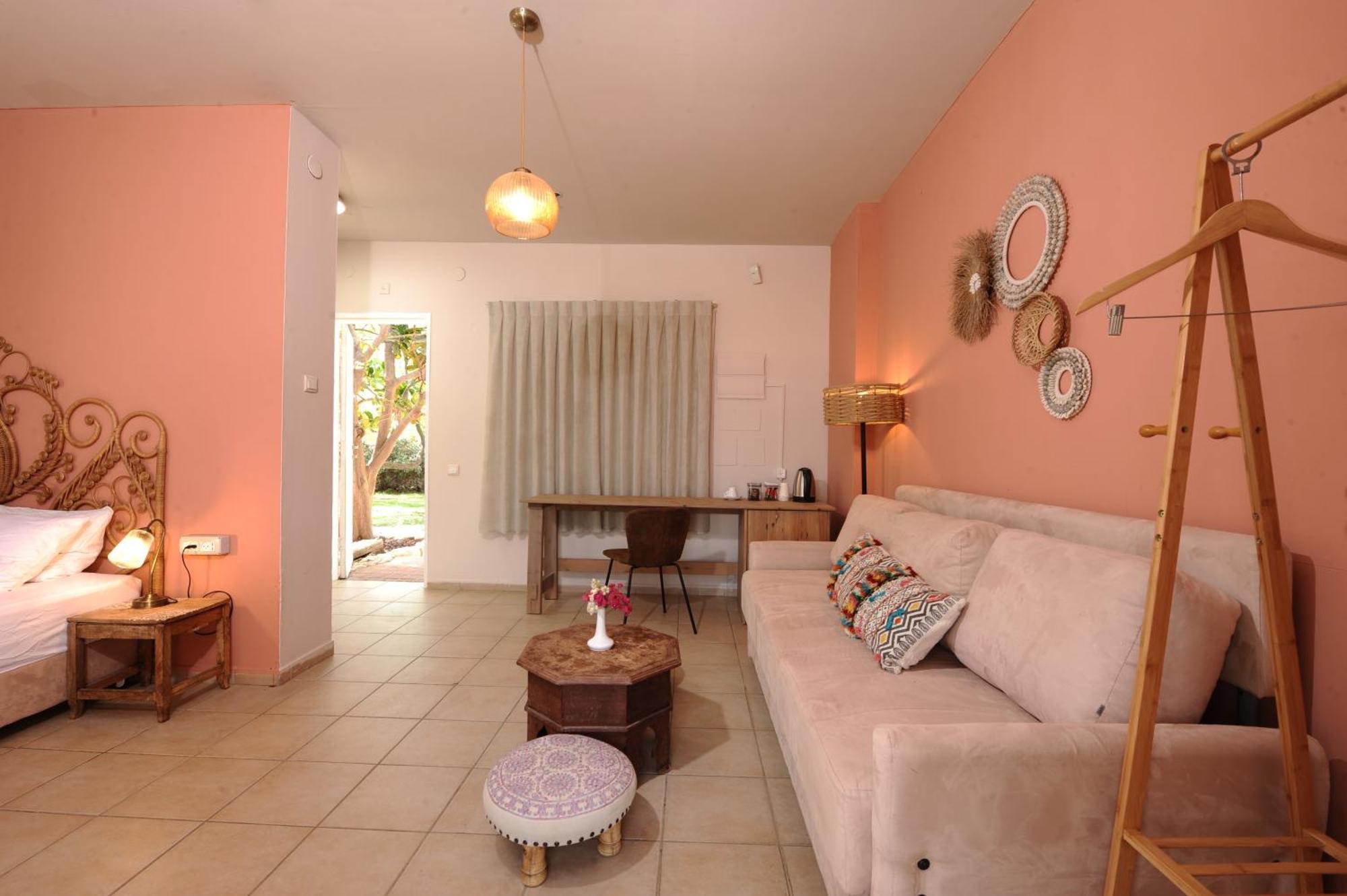 Almog Hotel 3* אלמוג
