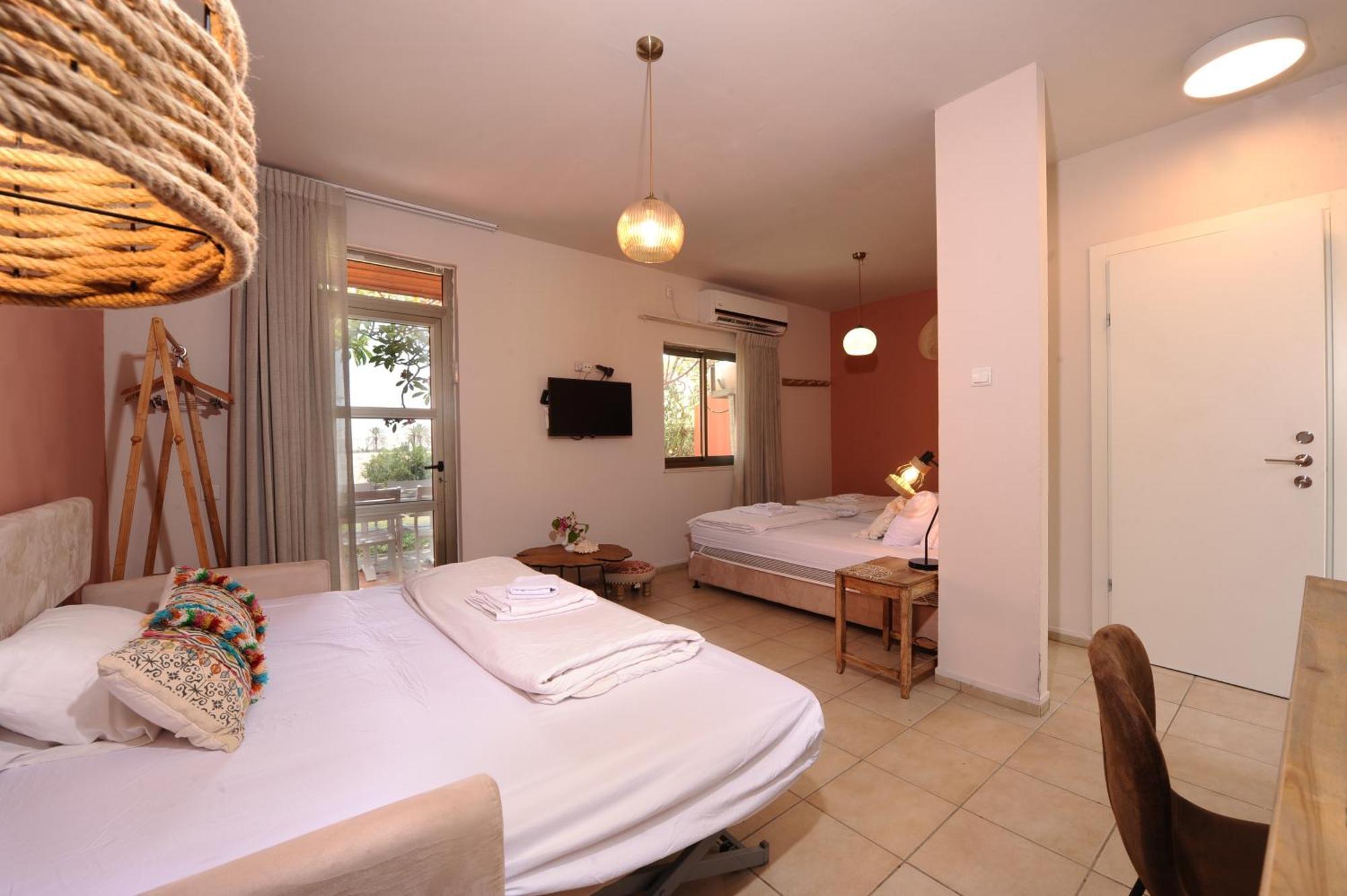 מלון Almog Hotel אלמוג