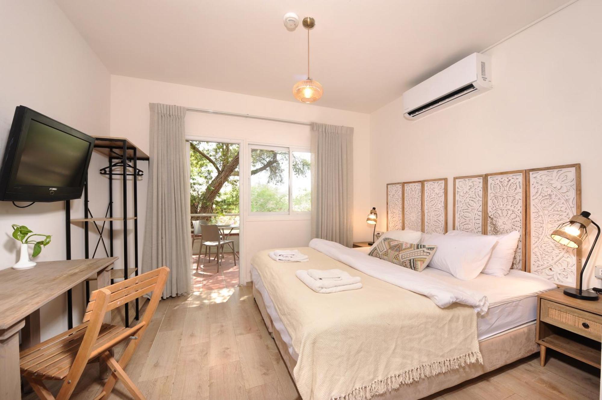 Almog Hotel 3*