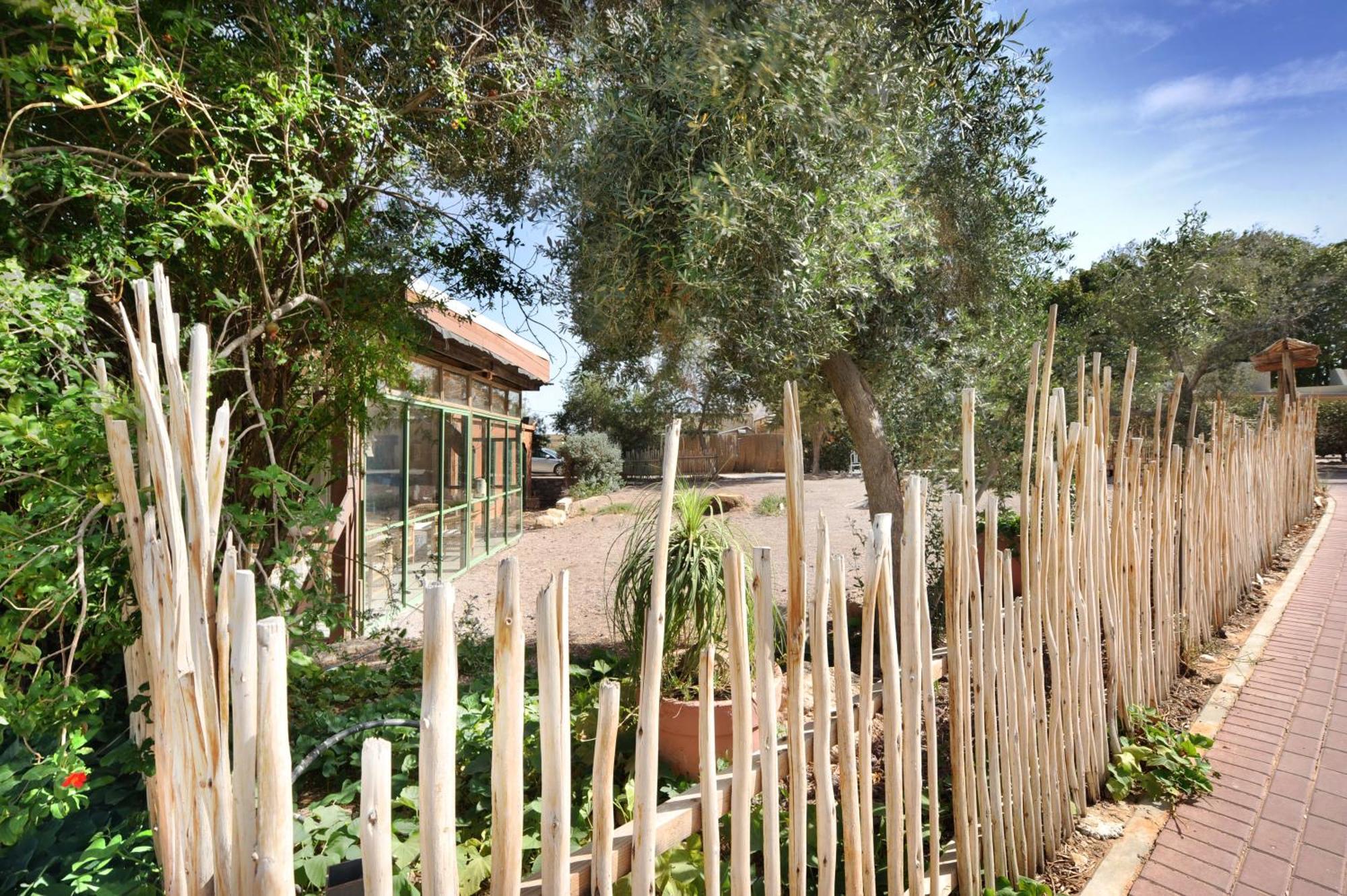 Almog Hotel 3* אלמוג
